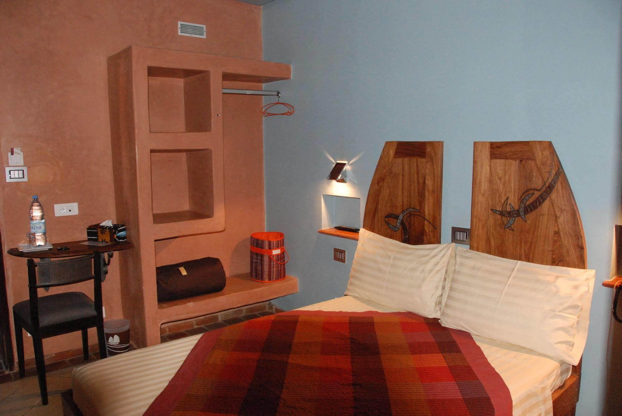 דקר Hotel Le Djoloff מראה חיצוני תמונה
