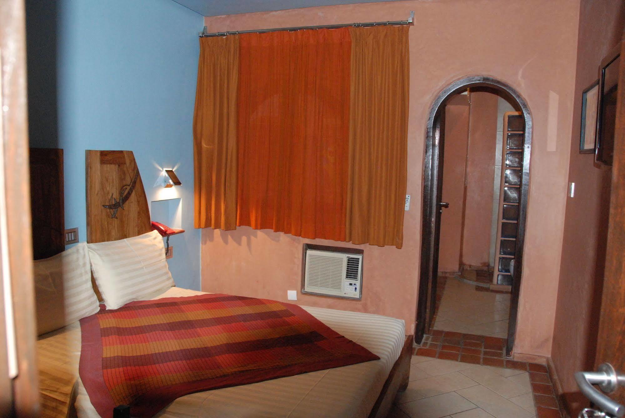 דקר Hotel Le Djoloff מראה חיצוני תמונה