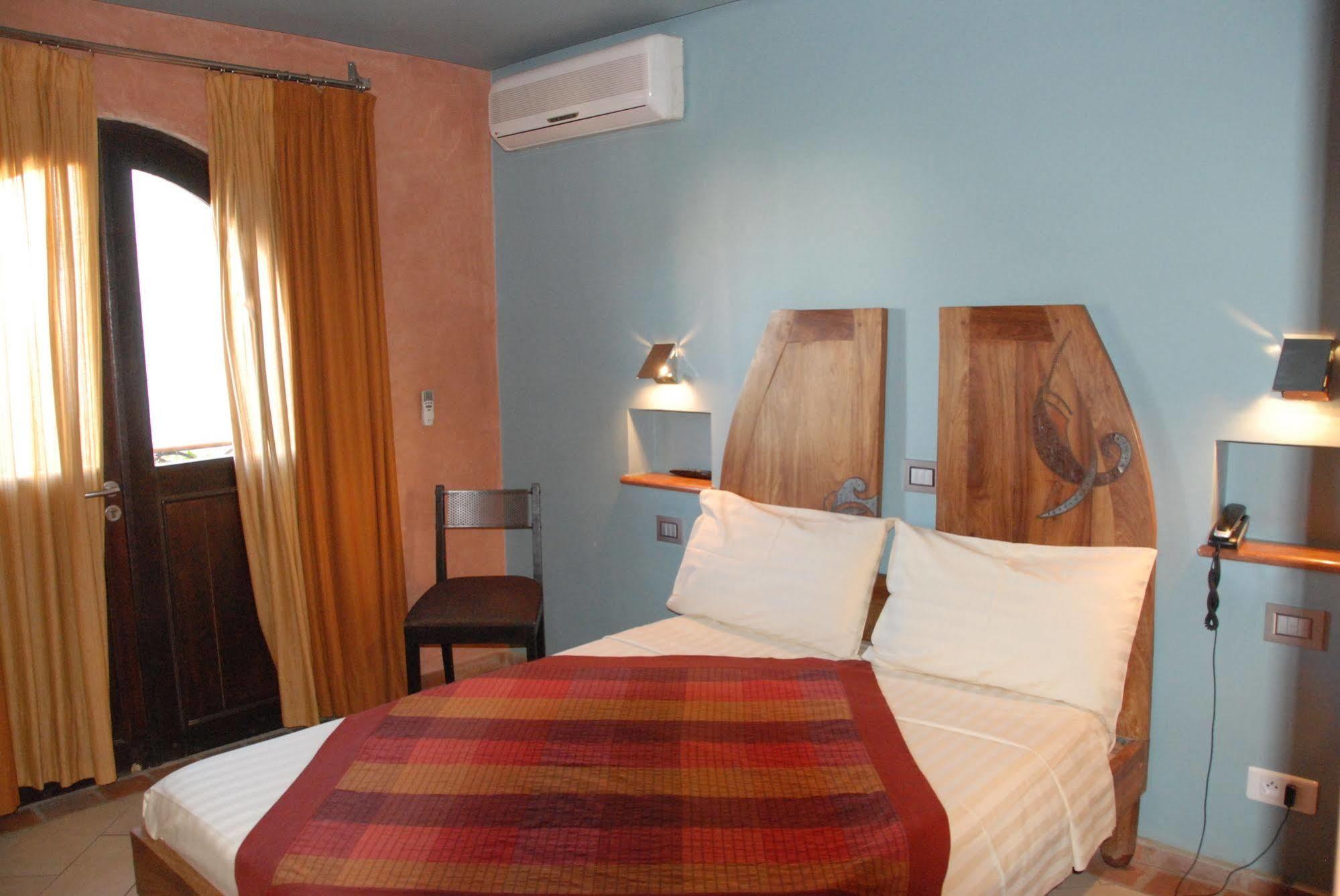 דקר Hotel Le Djoloff מראה חיצוני תמונה