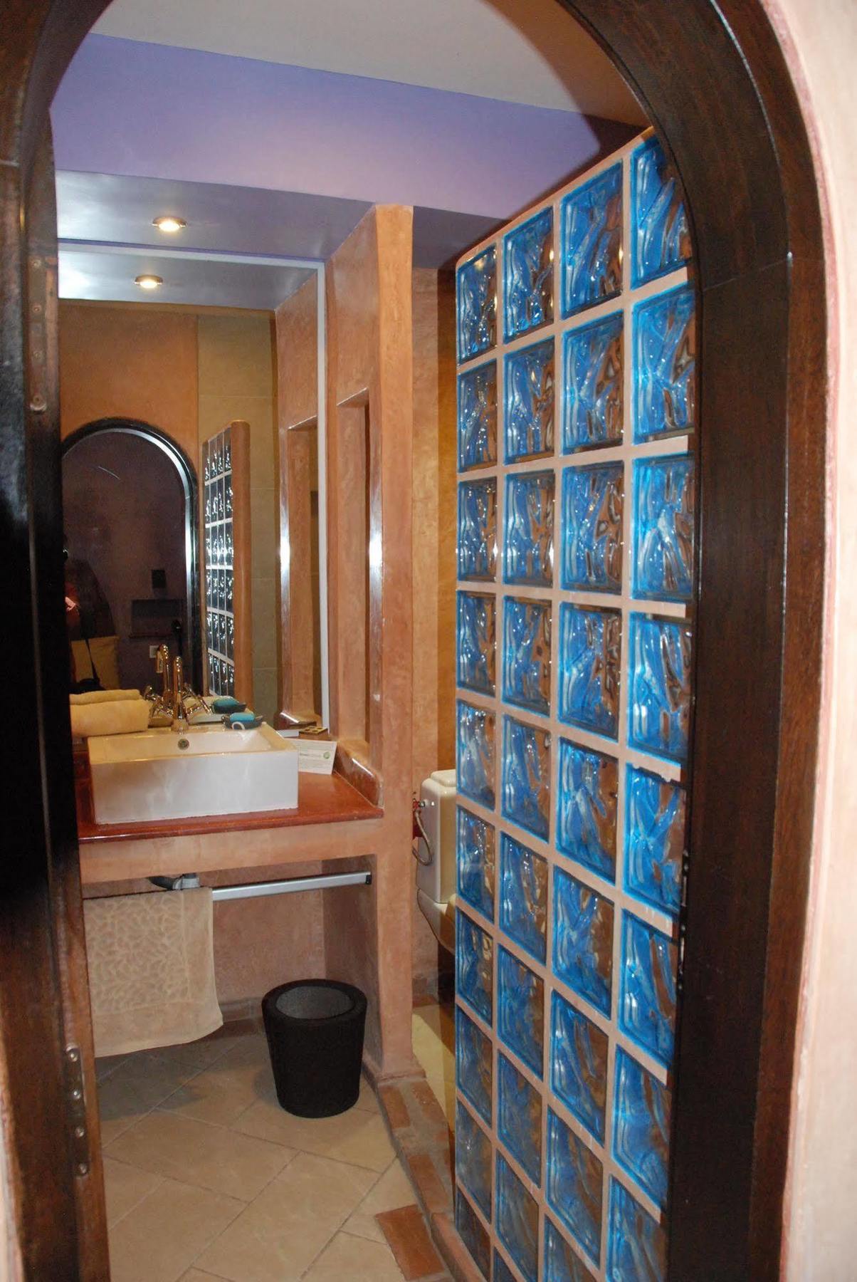 דקר Hotel Le Djoloff מראה חיצוני תמונה