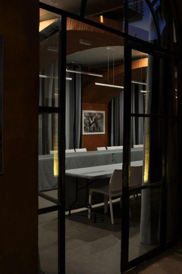 דקר Hotel Le Djoloff מראה חיצוני תמונה